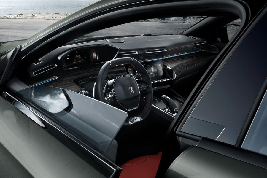 Интерьер Peugeot 508 SW GT 2018 года  (WW) (фото 14 из 42)